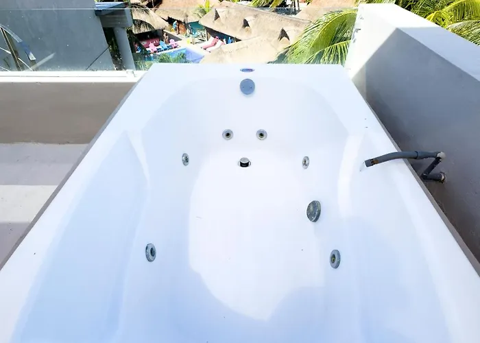 Hotel On The 3*